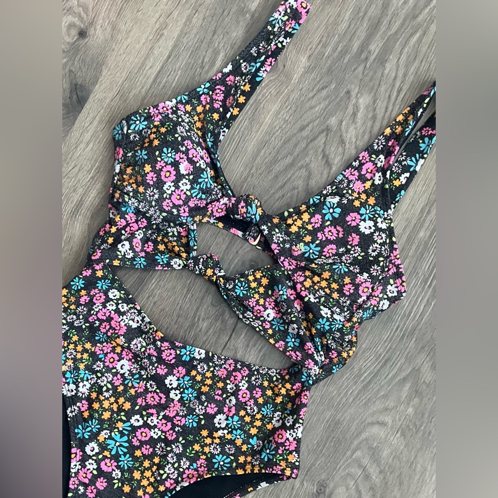 Celebrity Pink Black Floral Swimsuit Size Small